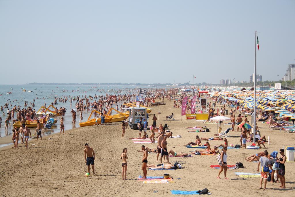 Hotel Zen Lignano Sabbiadoro Exterior foto